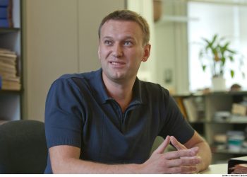 Навальный предлагает штамповать деньги