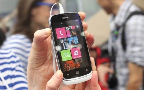 Nokia Lumia 610 з 256 МБ оперативної пам'яті не підтримує Skype, Tango, Angry Birds і PES 2012