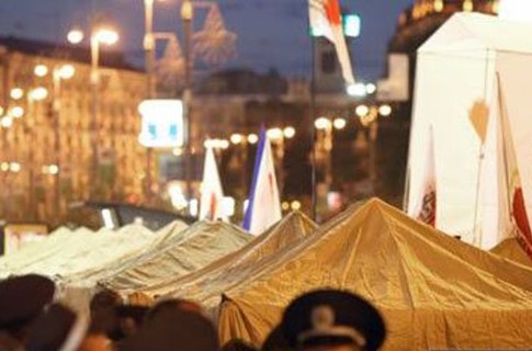 В Киеве на время Евро-2012 не будут сносить палатки оппозиции на Крещатике