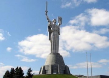 Британські фани переплутали Батьківщину-мати зі статуєю Свободи