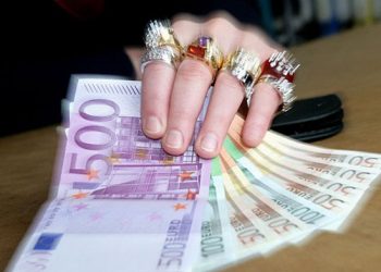 Петр Порошенко: правительство должно платить налог на роскошь