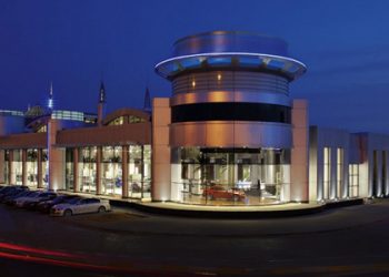Дорогой и красивый салон BMW в Абу-Даби