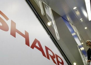 Sharp показала перший у світі смартфон з вбудованим дозиметром