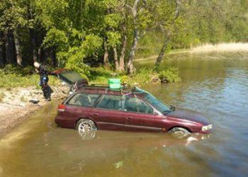 Пролежавший 3 місяці на дні озера Subaru завівся з першого разу