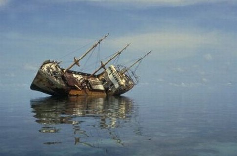 У побережья острова Рождества перевернулся корабль с нелегальными мигрантами