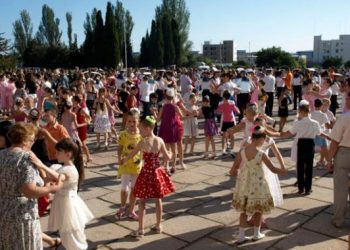 Новый рекорд по исполнению вальса установлен в Севастополе
