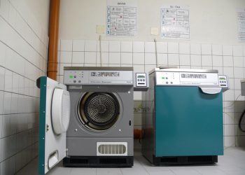 Поліцейський вирішив скористатись ванною кімнатою сусідів