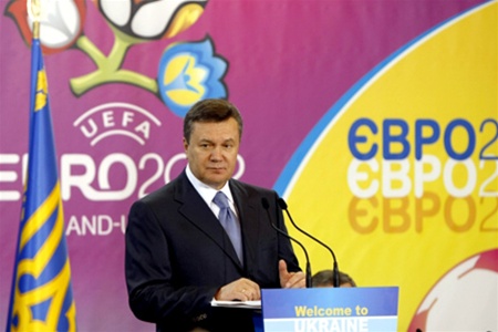 Янукович подтвердил, что приедет на открытие Евро-2012