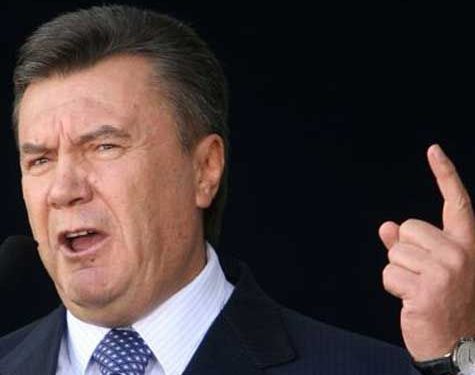 Янукович поздравил украинцев с началом Евро-2012