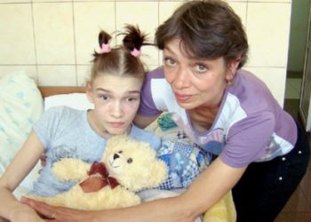Немецкий благотворитель Опиц требует от мамы Саши Поповой 24 тысячи евро