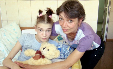 Немецкий благотворитель Опиц требует от мамы Саши Поповой 24 тысячи евро