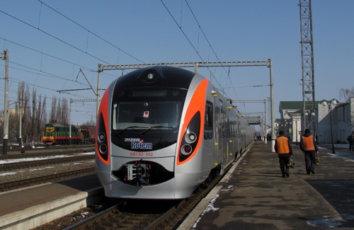 Поезд Hyundai «Харьков-Киев» сломался и стал посреди пути