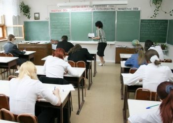 13 июня школьники сдают ЕГЭ 2012 по обществознанию и физике и снова ищут ответы в Сети