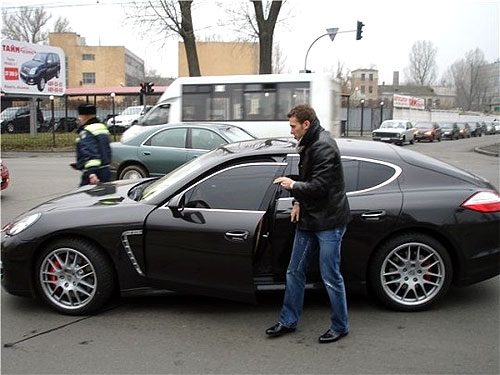 Андрей Шевченко после матча с Швецией попал в аварию с беременной женой