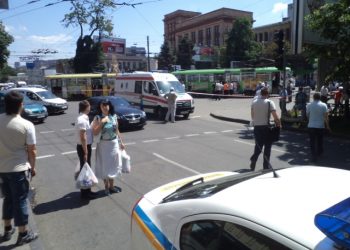 От взрыва в днепропетровском трамвае пострадали 10 человек