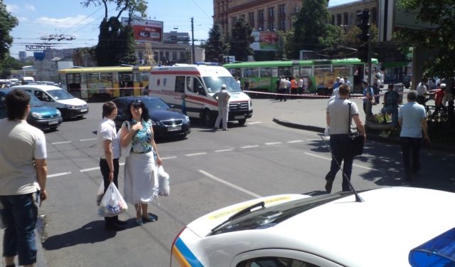 От взрыва в днепропетровском трамвае пострадали 10 человек