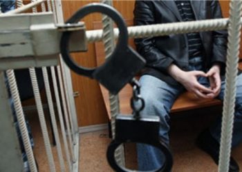 В Тамбове в зале суда подсудимый налоговик ранил ножом двух судей