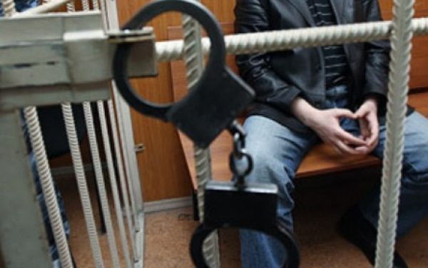 В Тамбове в зале суда подсудимый налоговик ранил ножом двух судей