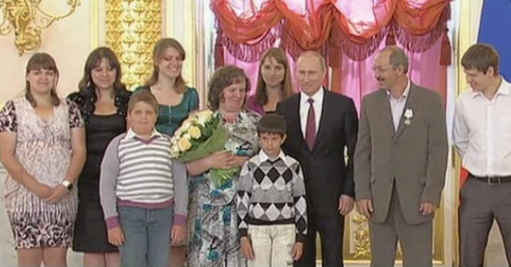Путин вручил в Кремле ордена «Родительская слава» многодетным родителям