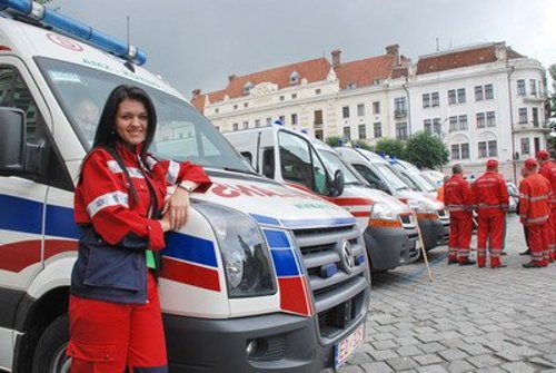 Прибытие скорой помощи. Форма скорой помощи Германии. Скорая в Польше. Служба спасения в Германии. Форма скорой помощи Европы.