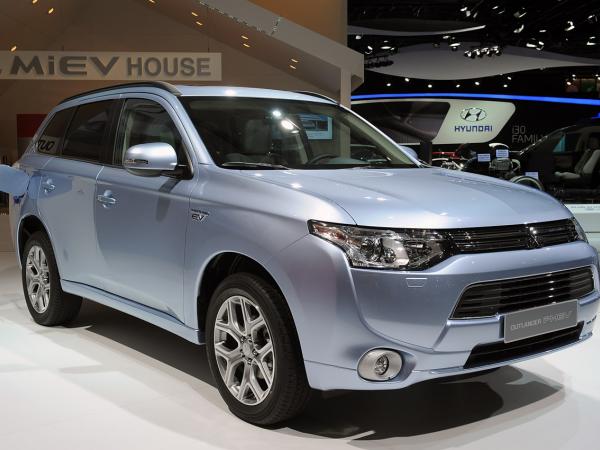 Outlander электромобиль mitsubishi