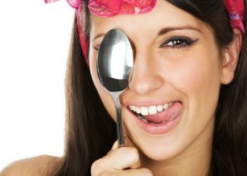 Масаж обличчя ложкою позбавить зморшок