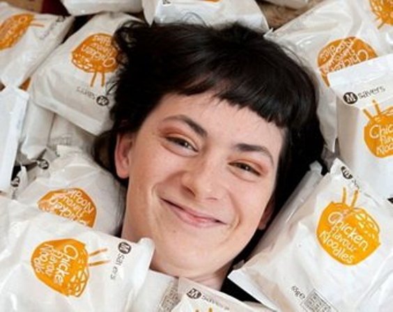 Дівчина 11 років харчується лише локшиною швидкого приготування - Світ24