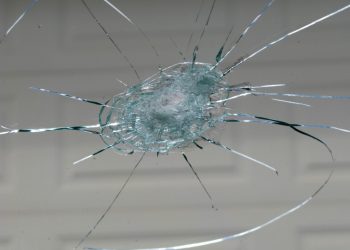 Як самостійно відремонтувати автомобільне скло