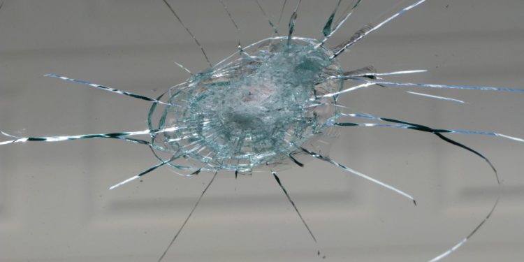 Як самостійно відремонтувати автомобільне скло