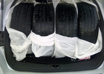 «Перевзуваємо» авто: поради експертів щодо перевезення шин