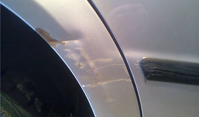 Як боротися зі сколами фарби автомобіля