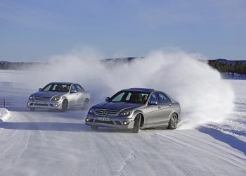 Як уникнути занесення і що робити, якщо машину заносить