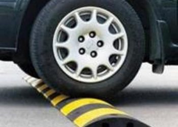 Как безопасно проехать лежачего полицейского?