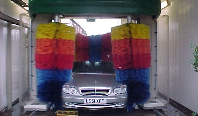 Що треба враховувати при відвідуванні автомийки