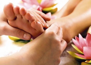 Як позбутися безсоння: правила масажу ступнів на ніч