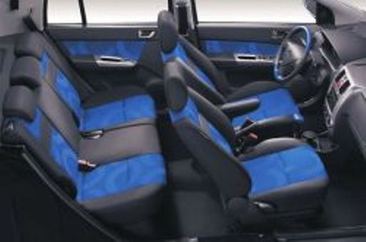 Як доглядати за тканинною обшивкою салону