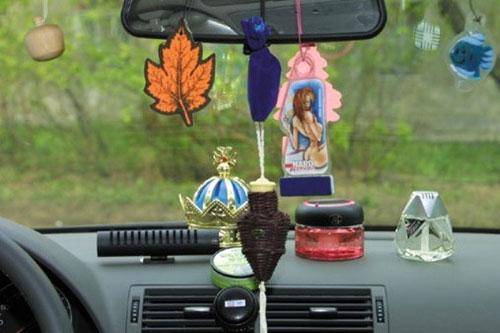 Причини сторонніх запахів в салоні