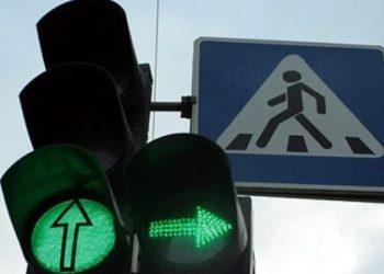 Как правильно притормаживать на перекрестках со светофором