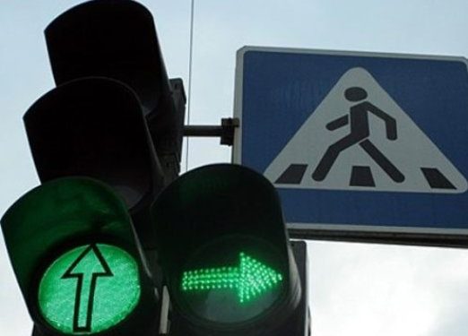 Как правильно притормаживать на перекрестках со светофором