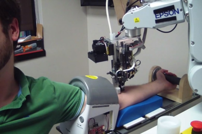 Создан робот, который колет людей иглой и пускает кровь Світ24