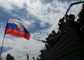 С утра в Донецке слышны мощные взрывы и залпы от тяжелых орудий
