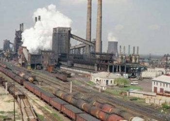 Из-за обстрелов на Донбассе остановлены 4 завода Рината Ахметова