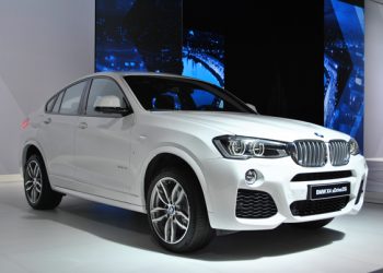 BMW X4 впервые предстал перед публикой на Московском автосалоне
