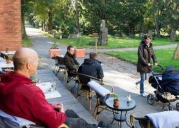 В Берлине на кладбище можно попить ароматного кофе