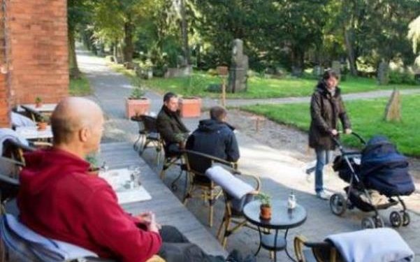 В Берлине на кладбище можно попить ароматного кофе