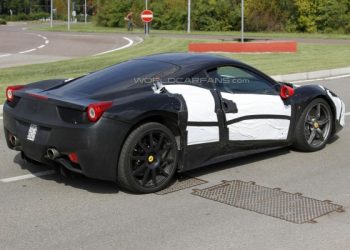 В сети появились первые снимки Ferrari 458 M