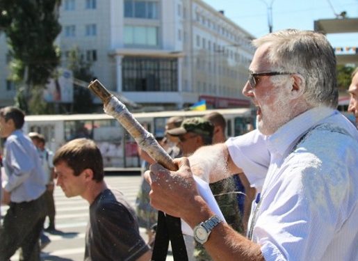 Организатор сепаратистского митинга в Херсоне получил по голове своей же дубинкой