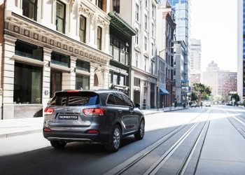 В сети появились снимки полноразмерного Kia Sorento