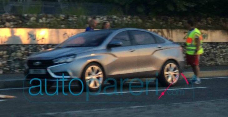 Фотошпионам впервые удалось поймать LADA Vesta без камуфляжа