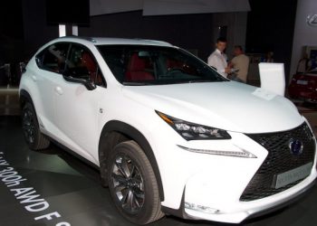 Lexus объявил цены на свой первый компактный кроссовер